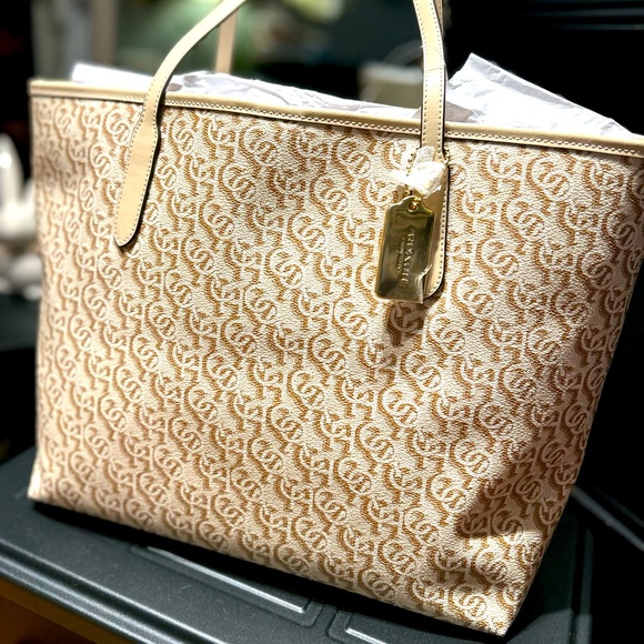 Coach Creme Canvas & Leather City Tote with Monogram Print Bag - Picture 1 of 2